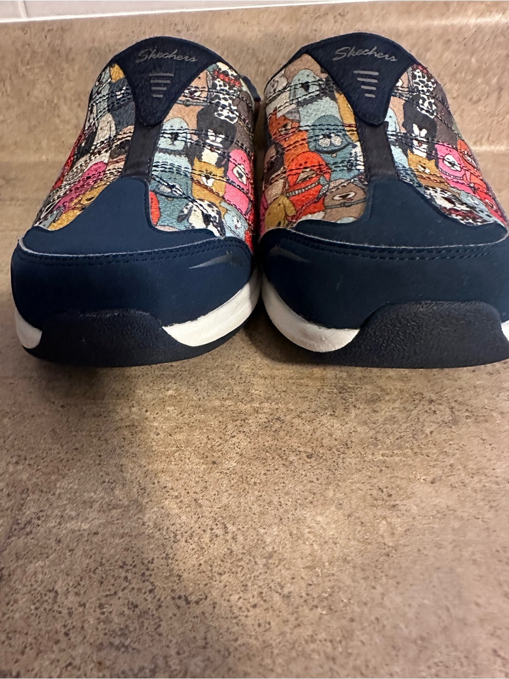 Skechers 8M Navy Slip-On Womens Sneakers with Rare Doggie Print Excellent Cond. - Picture 2 of 9